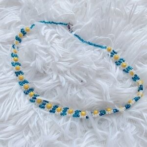 Vintage 90’s seed bead daisy choker